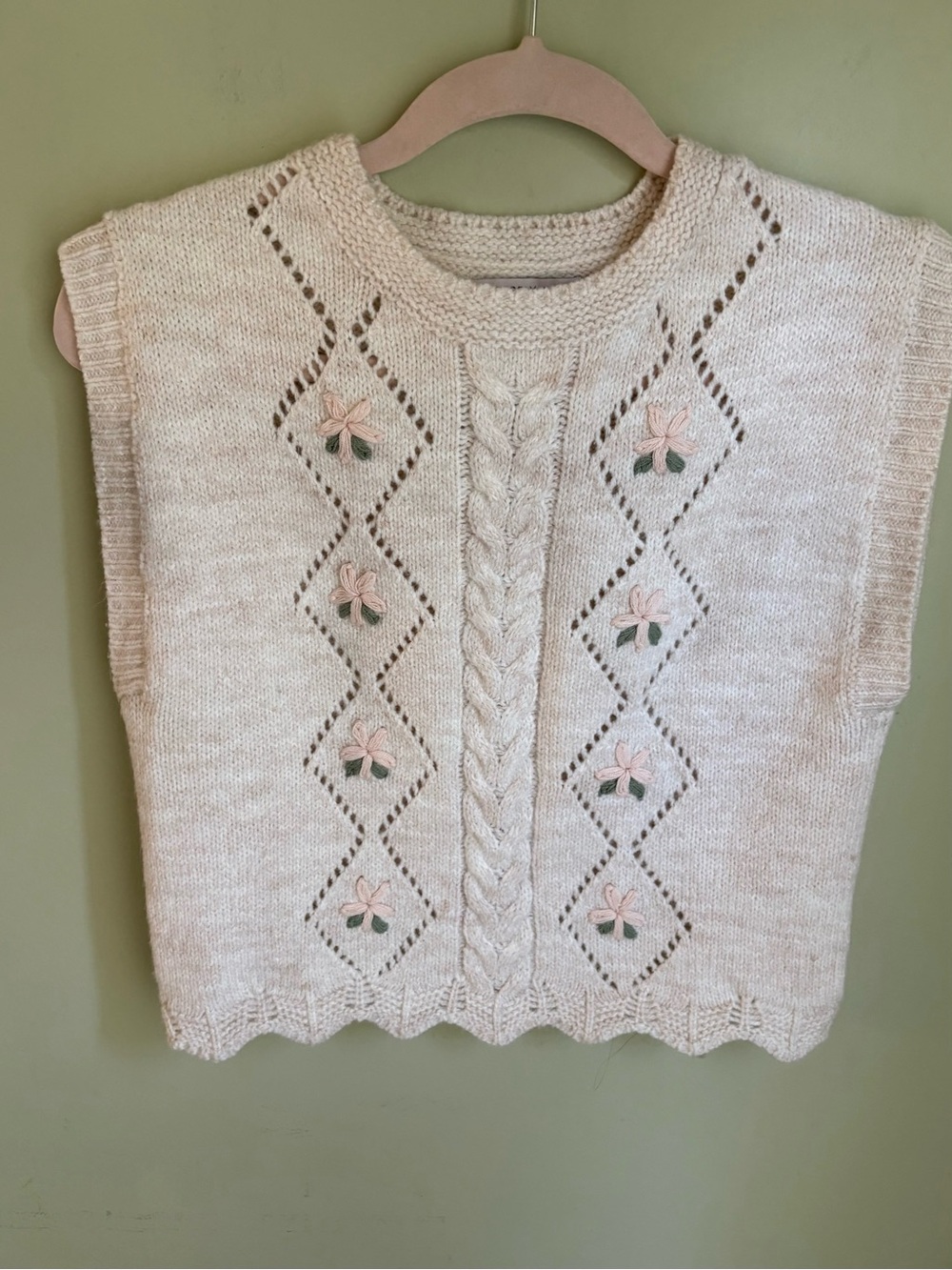 Sincerely Jules Cream/Pink floral Embroidered Sweater Vest. Scalloped hem Size M
